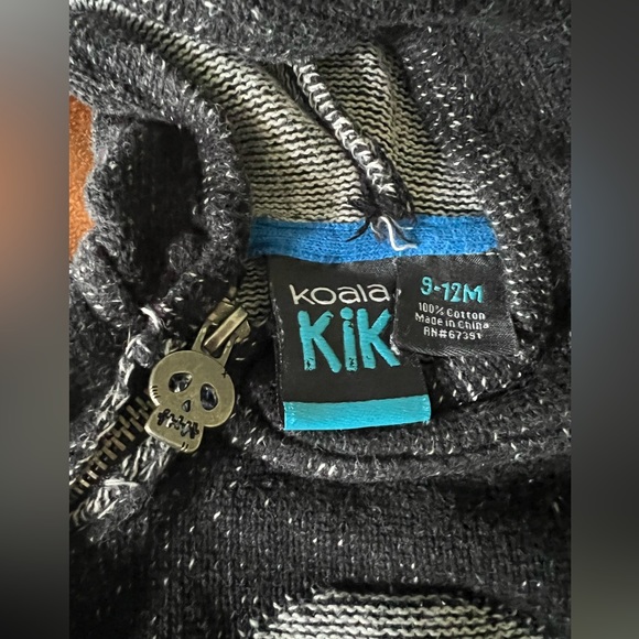 Koala Kik skull & crossbones cotton hooded sweater - Picture 2 of 3